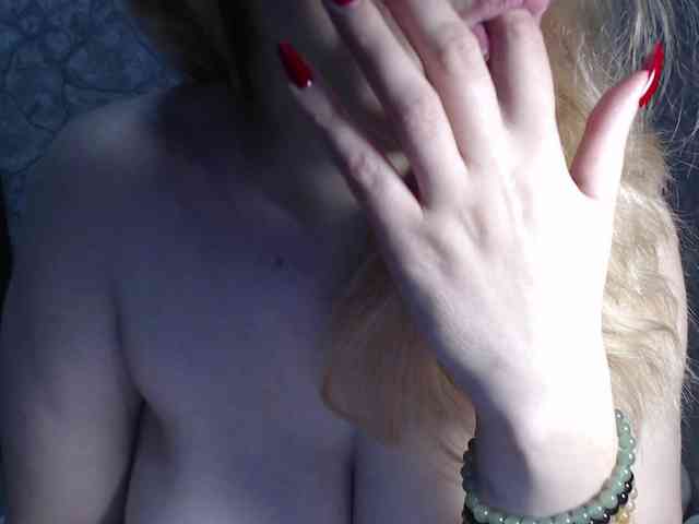 DirtyNymphoBytch webcam