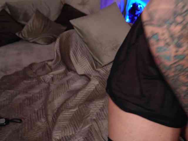 Hotmilfbitch webcam
