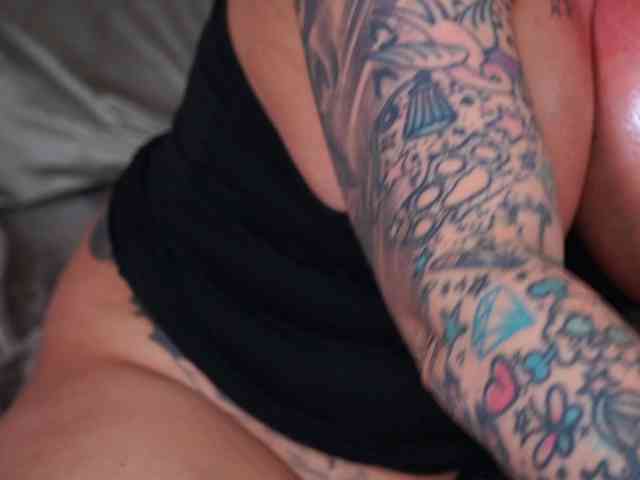 Hotmilfbitch webcam