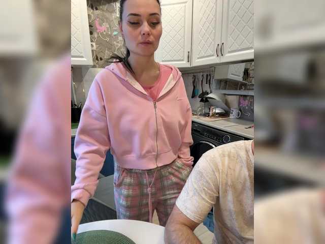 Entra en el chat con el modelo _Milashka_ _Milashka_