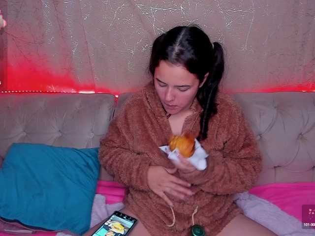 naughtygirls1 webcam