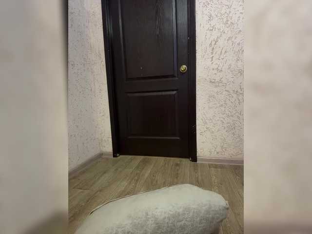 Vai a chattare su LittleDelora LittleDelora