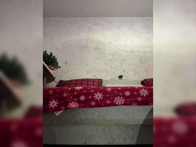 Entra en el chat con el modelo LittleDelora LittleDelora