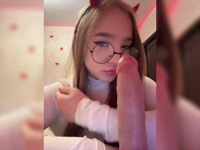 Gratis Live Sexcam mit LittleDelora LittleDelora