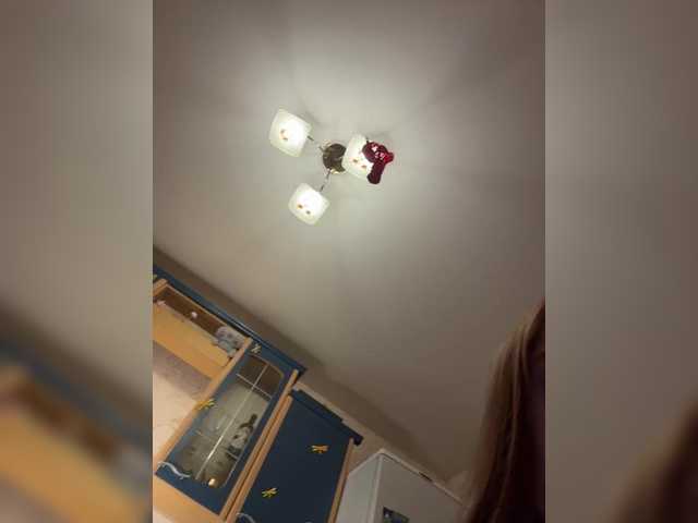 Entra en el chat con el modelo LittleDelora LittleDelora