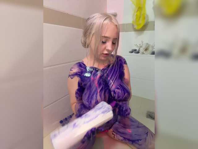 Vai a chattare su LittleDelora LittleDelora