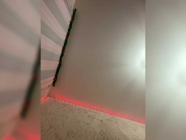 Accedi alla chat con il nickname LittleDelora LittleDelora