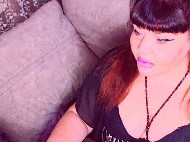 RedBustyX webcam