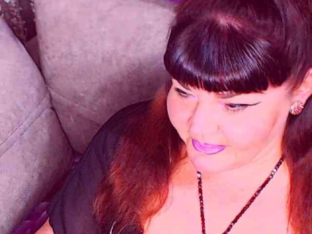 RedBustyX webcam
