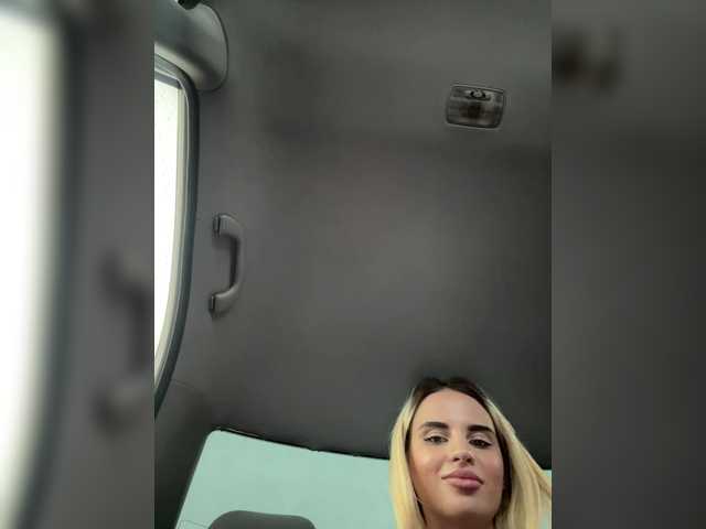 LedyMiya webcam