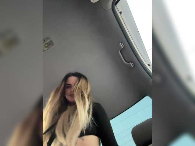 Entra en el chat con el modelo LedyMiya LedyMiya