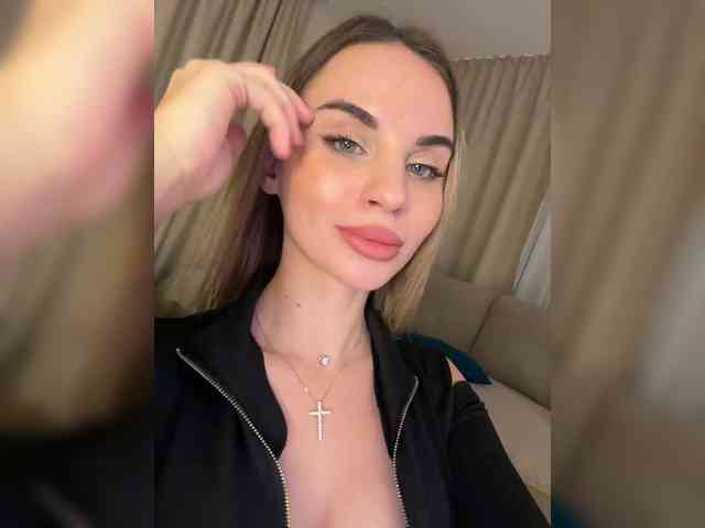 LedyMiya webcam
