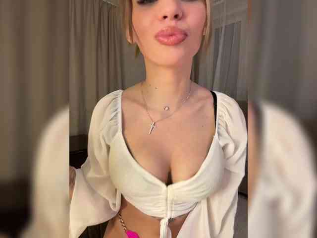 LedyMiya webcam