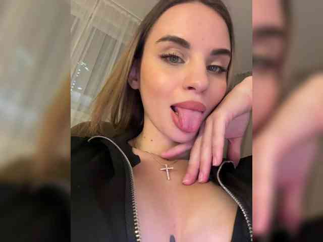 LedyMiya webcam