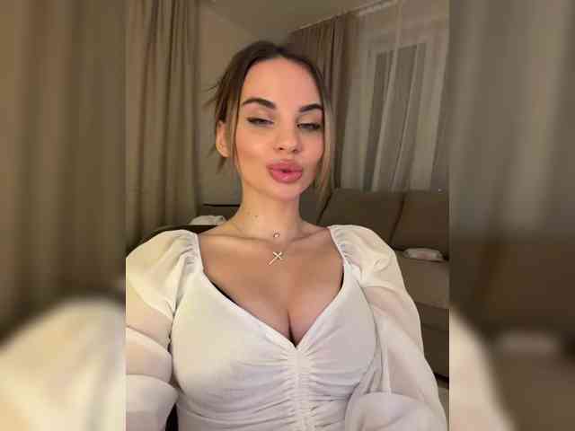 LedyMiya webcam