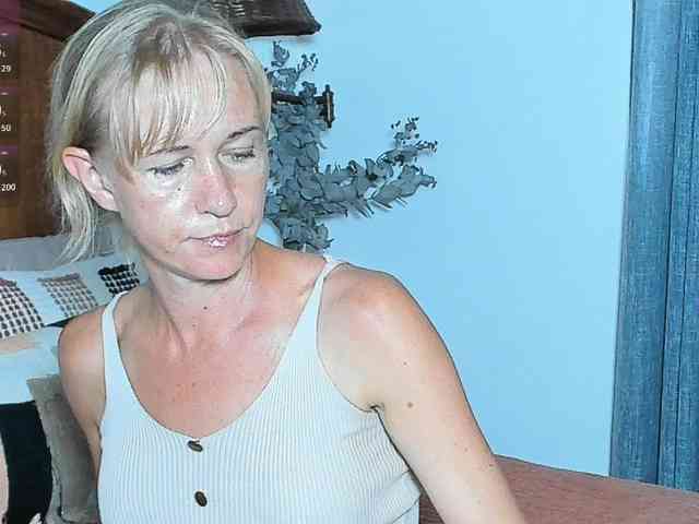 Christine_40 webcam