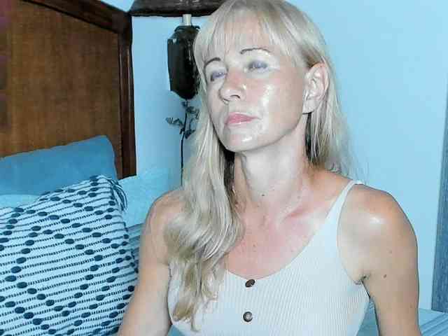 Christine_40 webcam