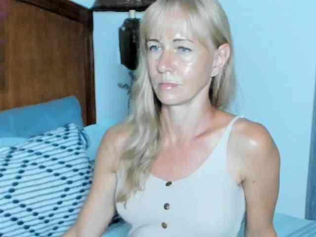 Christine_40 webcam