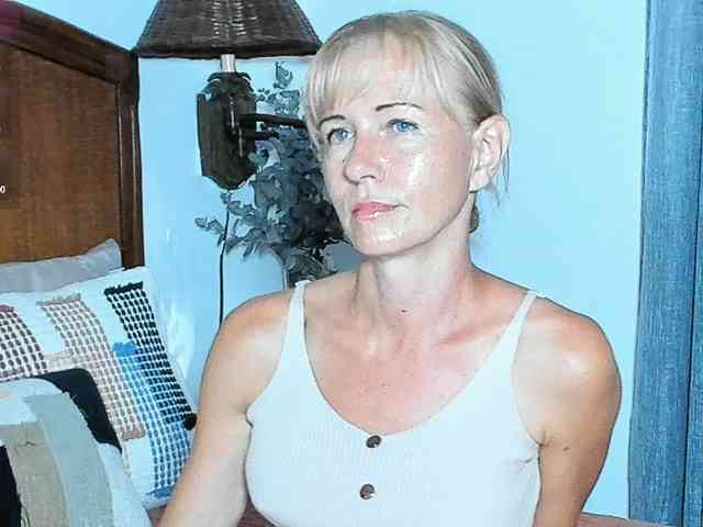 Christine_40 webcam