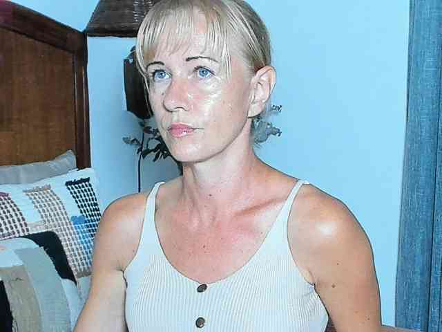 Christine_40 webcam