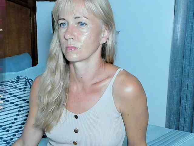Christine_40 webcam