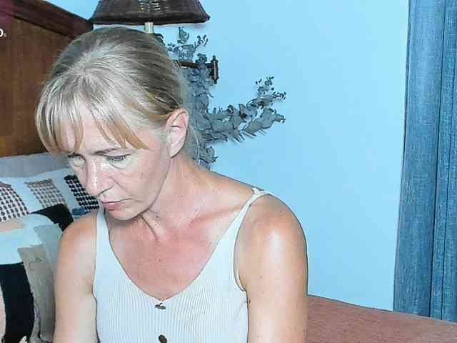 Christine_40 webcam