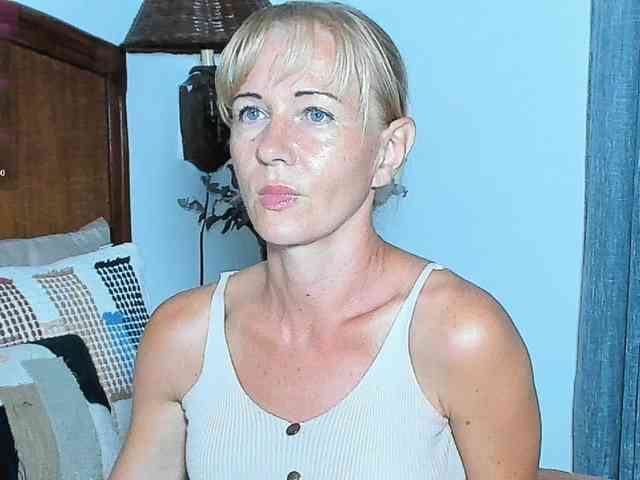 Christine_40 webcam