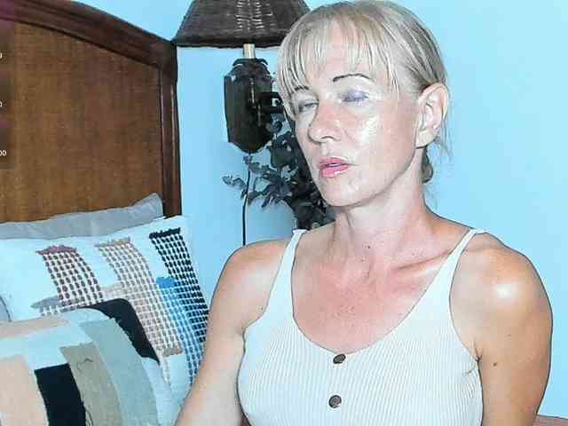 Christine_40 webcam