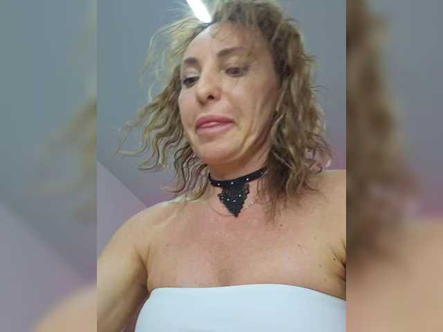 Gratis Live Sexcam mit EditaMilf EditaMilf