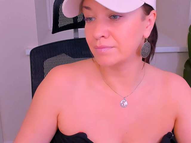 Accedi alla chat con il nickname AnaMills AnaMills