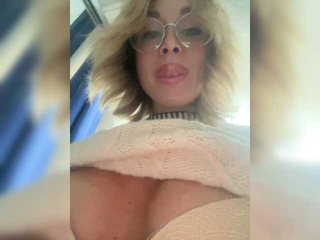 Entra en el chat con el modelo -Elisa- -Elisa-