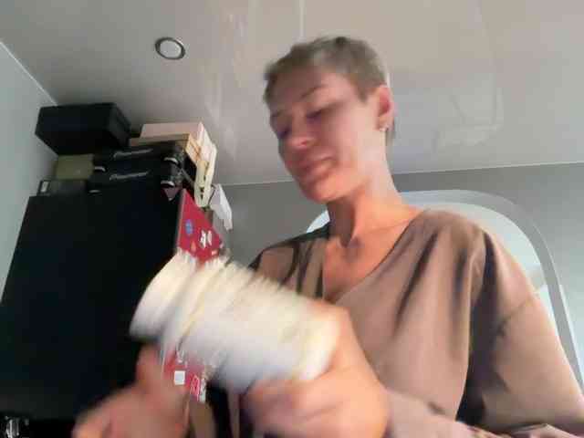 NIKOLE_Censori webcam