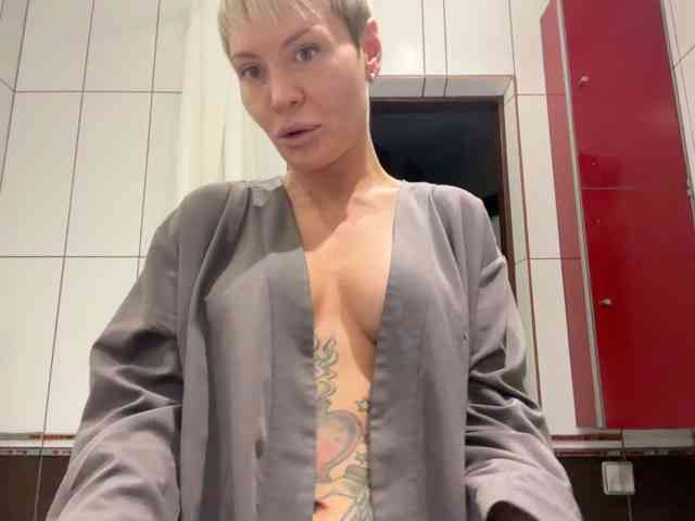 NIKOLE_Censori webcam