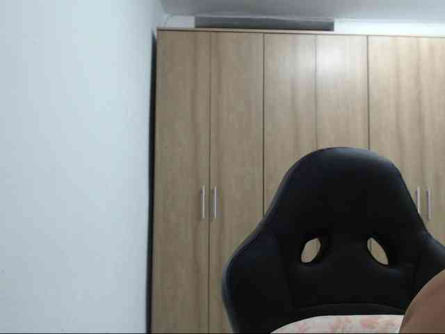 RoxanaMilf webcam