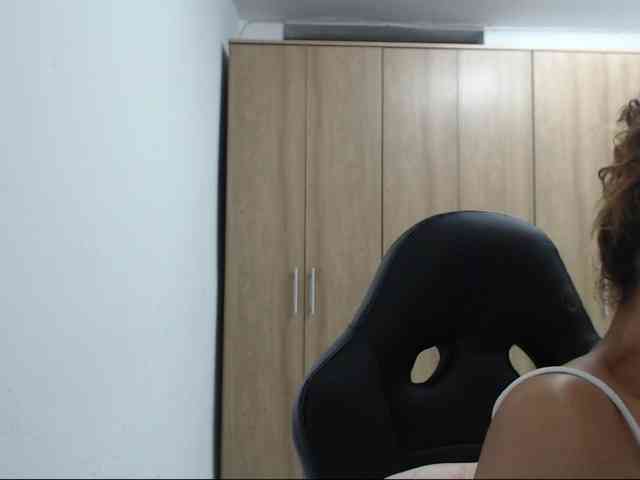 RoxanaMilf webcam