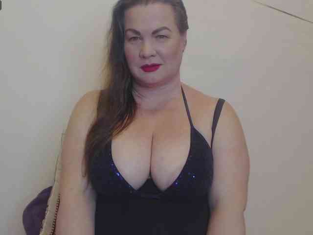 Lady-Adrianna webcam