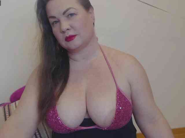 Lady-Adrianna webcam