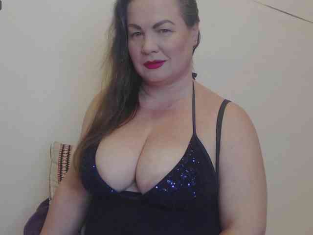 Lady-Adrianna webcam