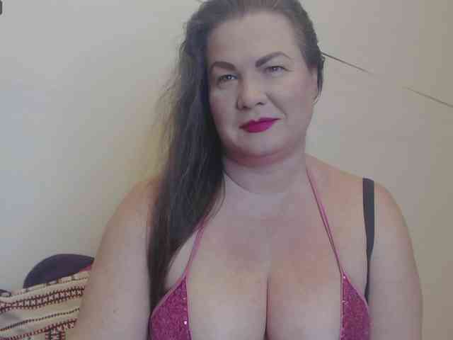Lady-Adrianna webcam
