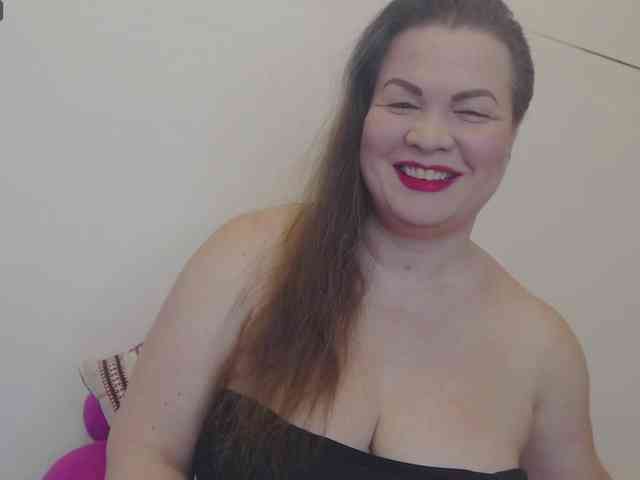 Lady-Adrianna webcam