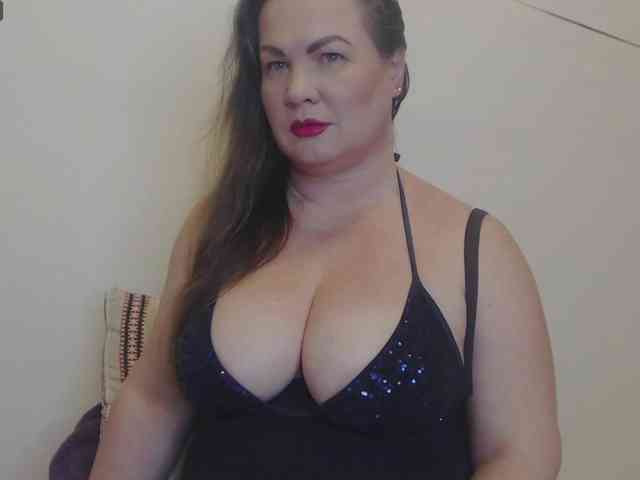 Lady-Adrianna webcam