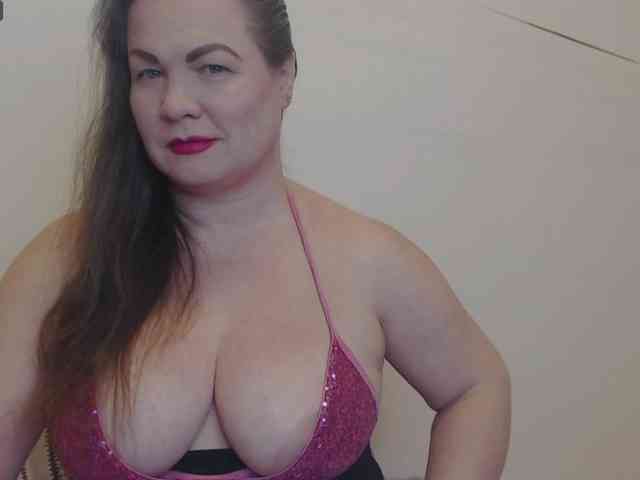 Lady-Adrianna webcam