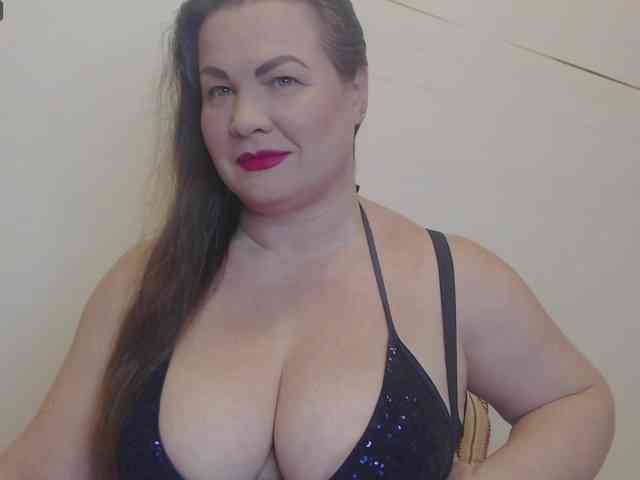 Lady-Adrianna webcam