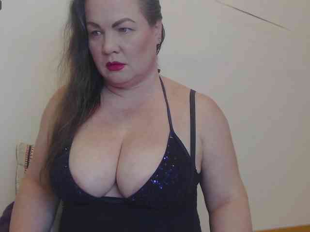 Lady-Adrianna webcam
