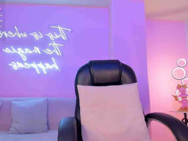 MiaRoberts1 webcam