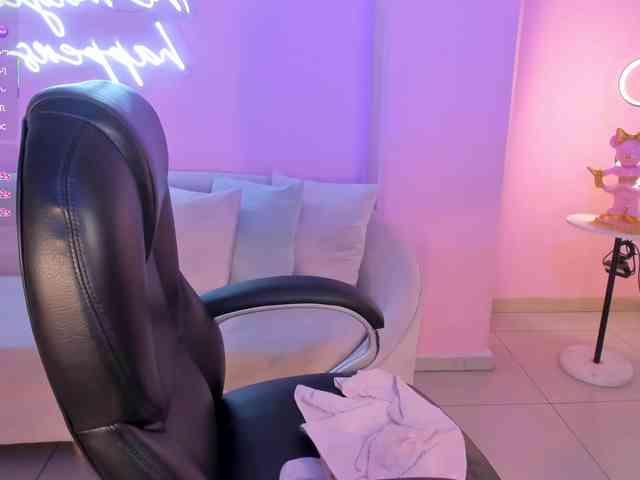 MiaRoberts1 webcam
