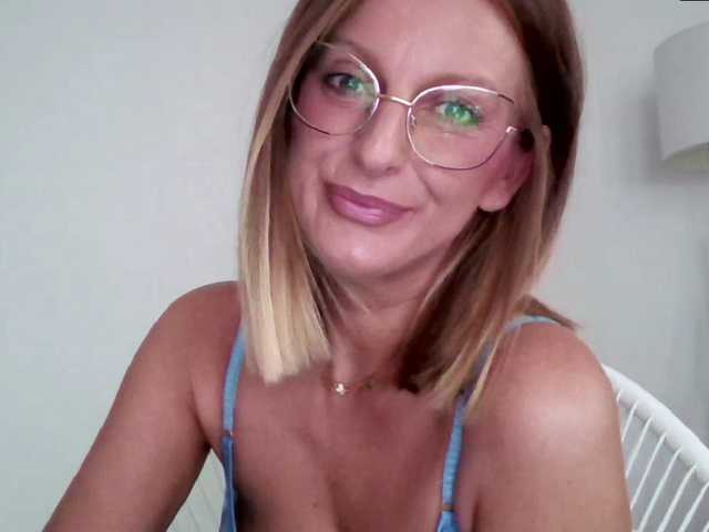 RachellaFox webcam
