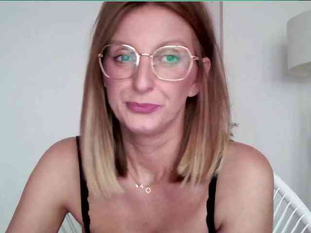 RachellaFox webcam