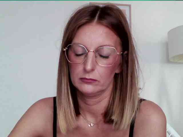 RachellaFox webcam