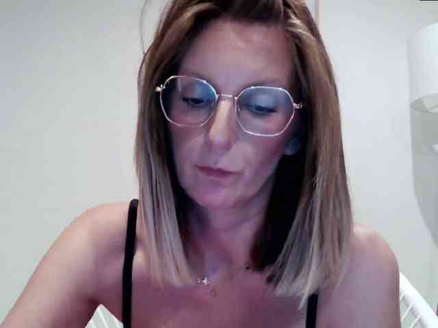 RachellaFox webcam